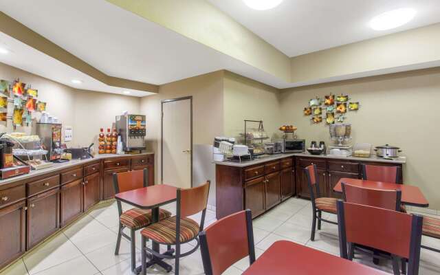 Ramada by Wyndham Fresno Northwest