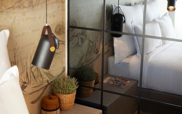 Anise, Aluma Hotel & Resort