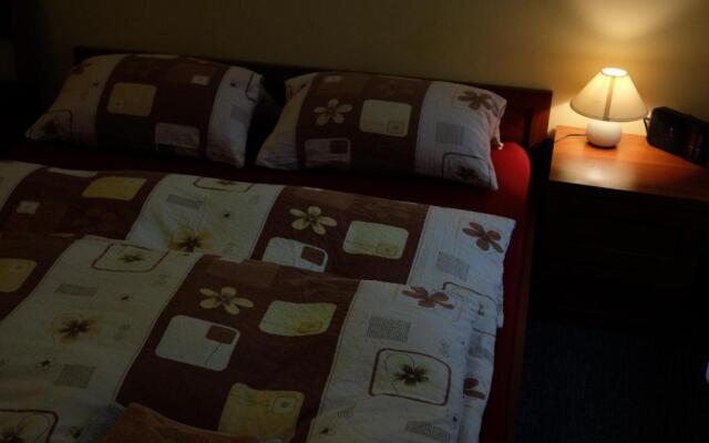 Academus - Cafe/Pub & Guest House
