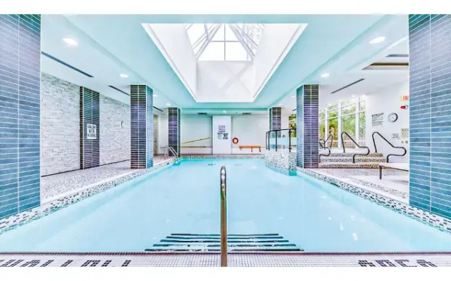 Lake View Luxury Condo by Elite Suites