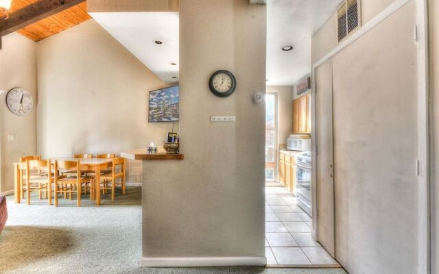 Lake Forest Villa Patio w/ BBQ