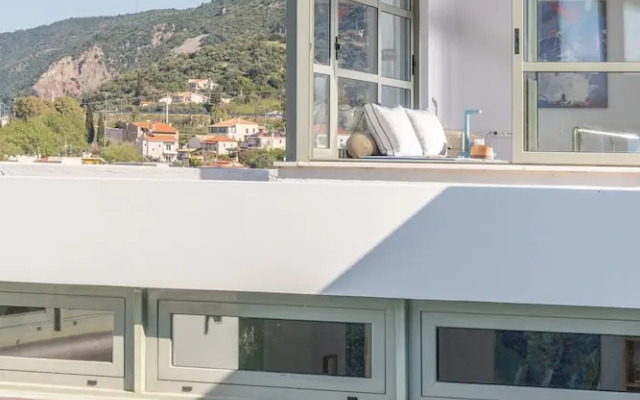 Lefkon Villa With Pool by the Sea - N Peloponnese