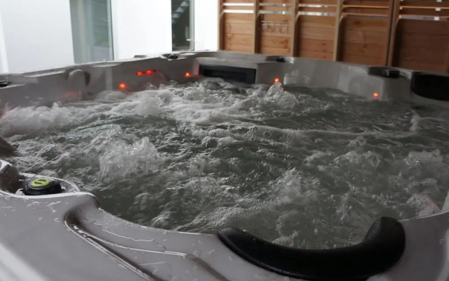 Modern Holiday Home in Zottegem with Hot Tub