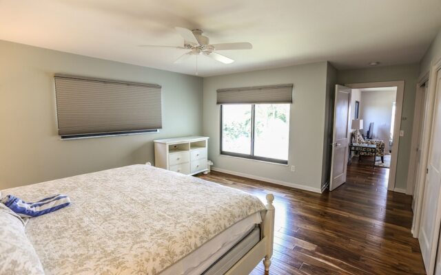 205 Bayview Ave. - M