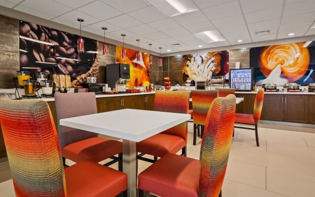 Holiday Inn Milwaukee Brookfield by IHG