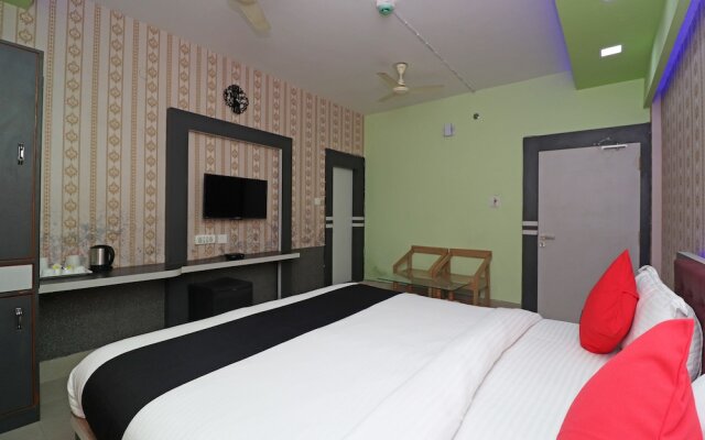 Capital O 30565 Pabitra Royal Regency
