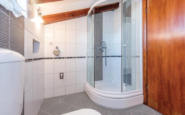 Amazing Home in Lozovac With Wifi and 3 Bedrooms