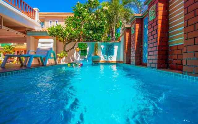 4 Bedroom Pool Villa 2  km from Walking street