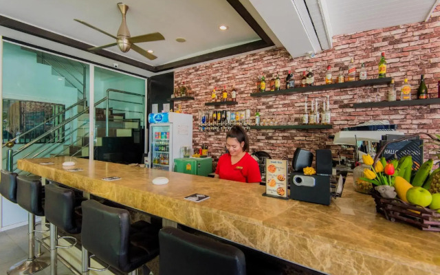 Hallo Patong Hotel & Restaurant
