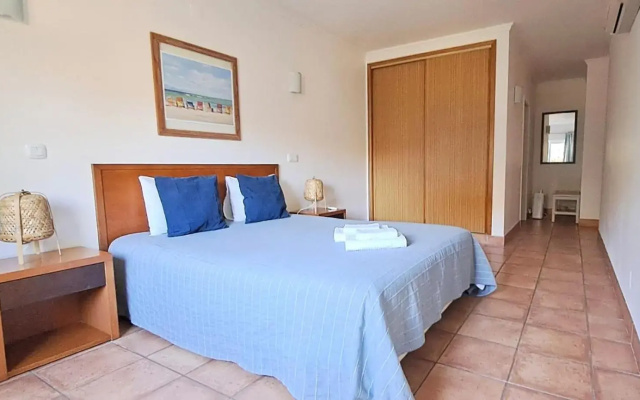 Spacious Apartment near Porto de Mos Beach, Lagos.
