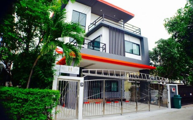 4 Bedroom House at Skytrain