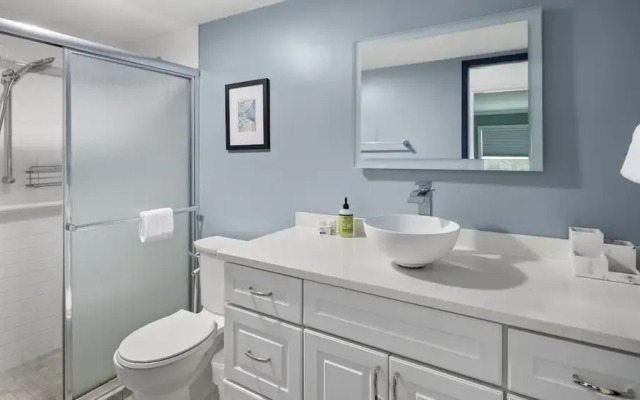 Bridges Circle 2 Bedroom Condo by RedAwning