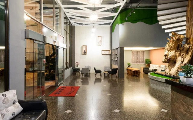 Yadi Hotel