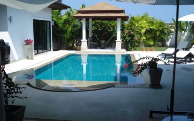 Yves Villa 3 bed pool NAI HARN