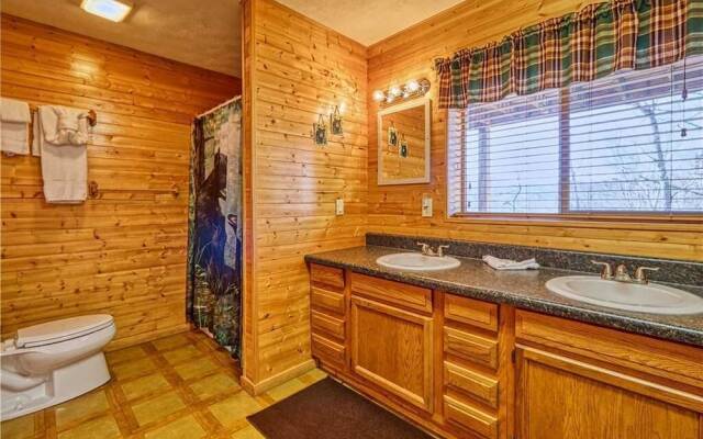 Black Bear Lookout - Two Bedroom Cabin