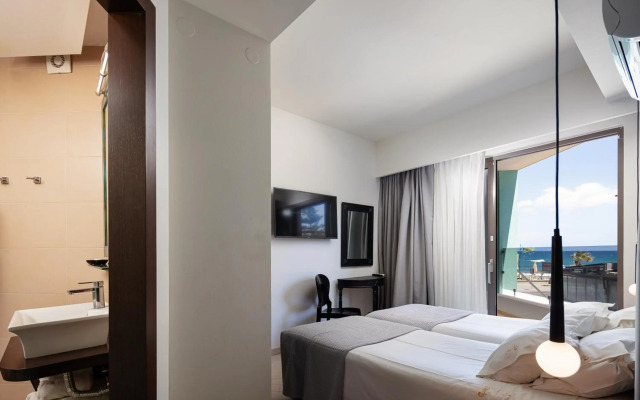 Steris Elegant Beach Hotel & Apartments