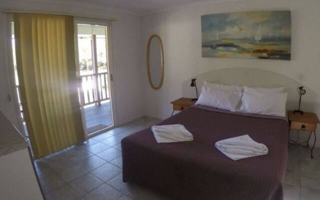 Agnes Palms Beachside Apartments