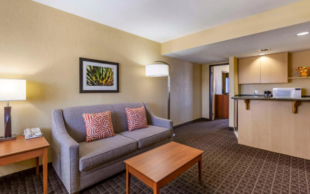 Best Western Plus Scottsdale Thunderbird Suites