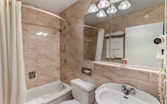 : Econo lodge Hotel Brossard