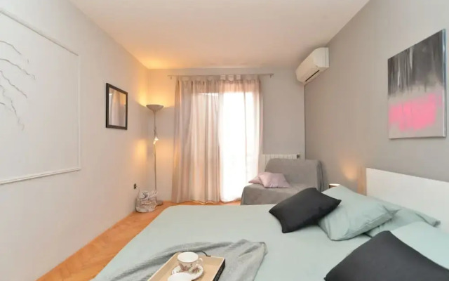 Apartment 843