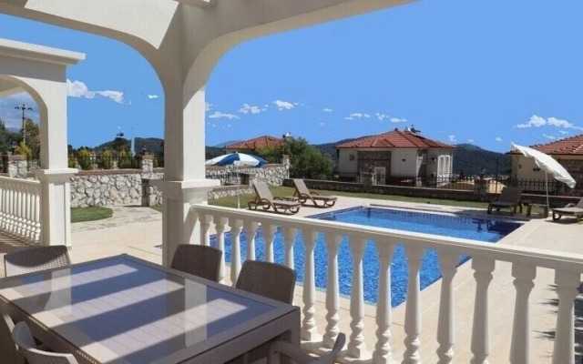 Villa BEY2 by JoyLettings