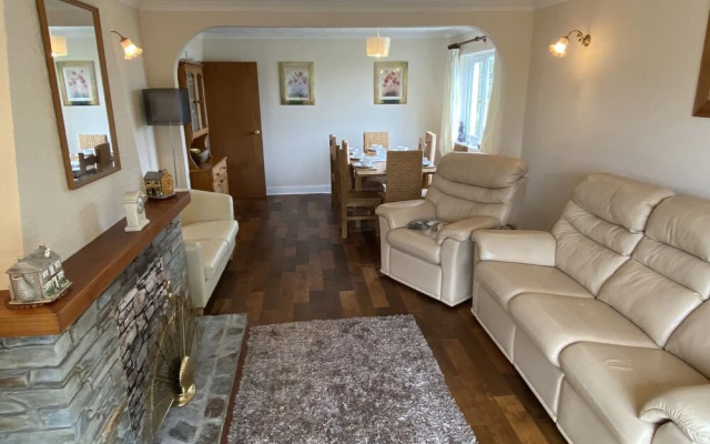 Santa Rosa - 4 Bedroom Holiday Home