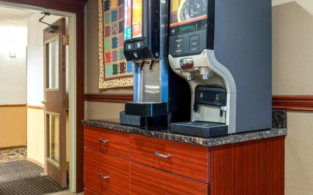 Norland Inn and Suites Roseau
