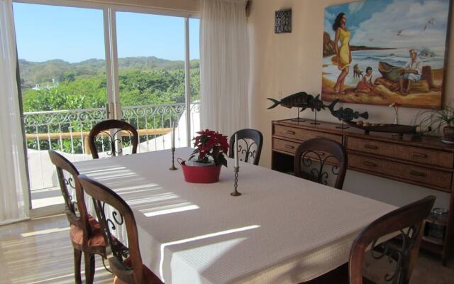 Vista De Bahia 4 Bedrooms 3.5 Bathrooms Villa