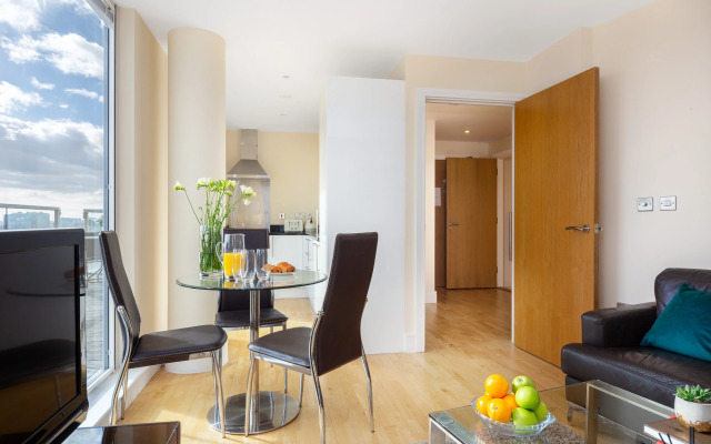 One Bed Lanterns Court Apartment in Canary Wharf