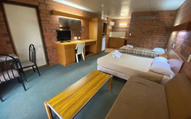 Hawker Hotel Motel