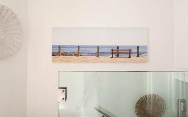 Beautiful Holiday Apartment Overlooking the Beach Modoco