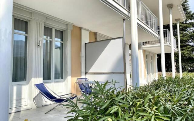 [Charming place with pool, lake and terrace] 135