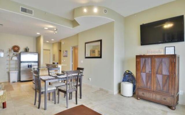 Seawall Condo with Birds Eye Views by RedAwning