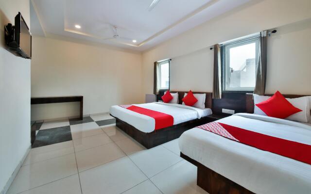Collection O 39615 Hotel Naman