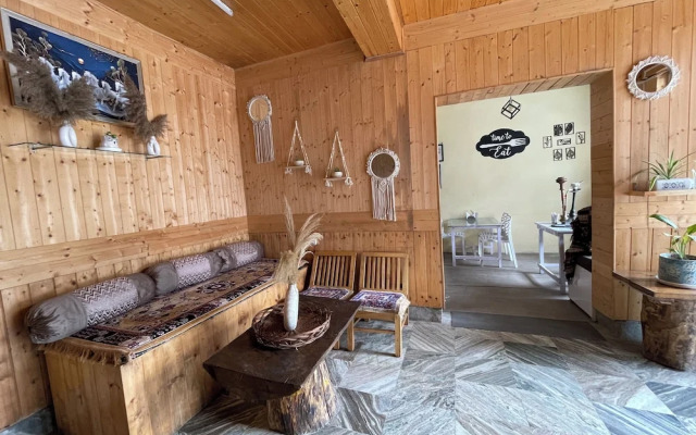 Singh Saab Rooms & Cafe