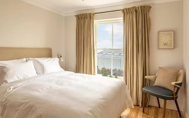 Fort Road Hotel