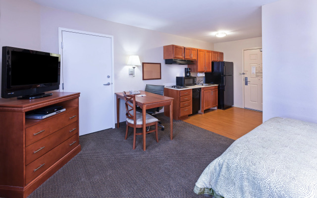Candlewood Suites Owasso by IHG