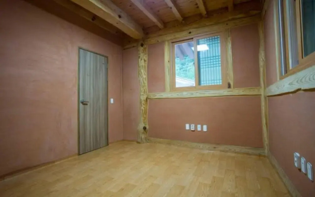 Chungju Solnaeeum Hanok Pension