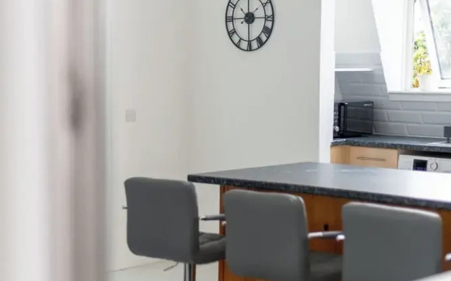 Cozy 2-Bedroom Flat in West London