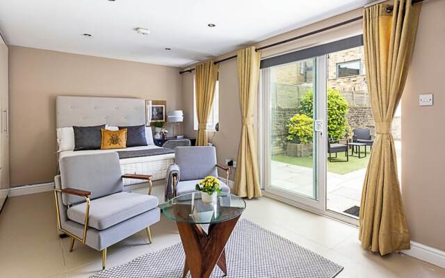 Charming Garden Studio