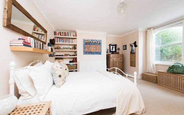 Charming 2BR garden flat in Clapham