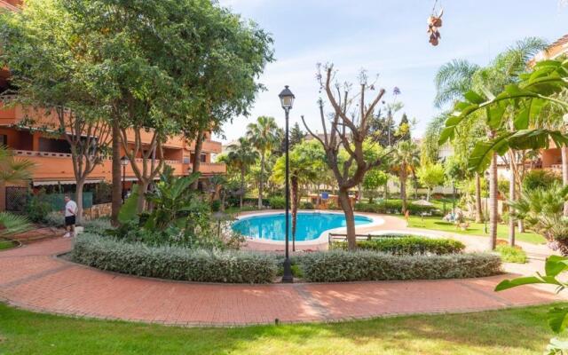 Marbella Costa Nagueles piscina y playa 6p