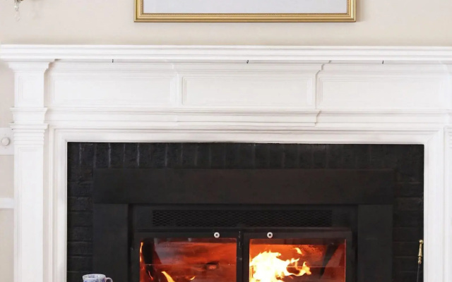 The Four Chimneys Inn