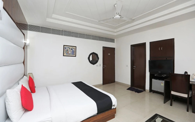 Capital O 445 Impress Hotel