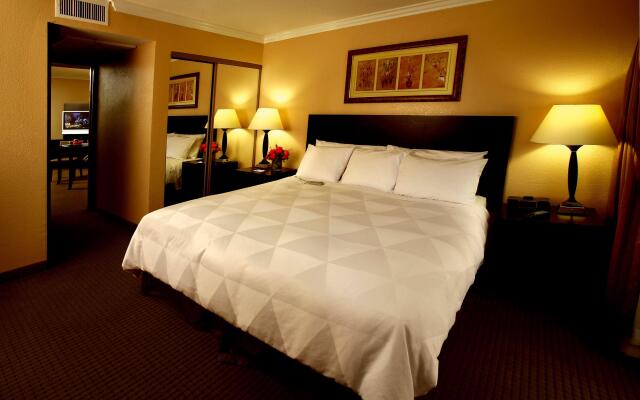 Buena Park Grand Hotel & Suites
