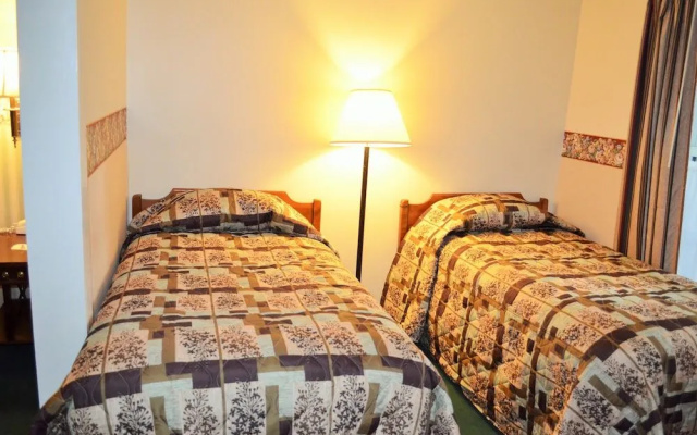 Maple Terrace Motel