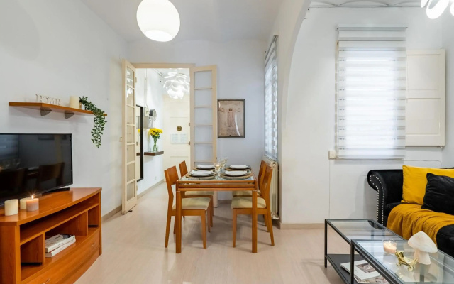 FridaysFlats, Cozy & Quiet - 2 bedroom flat near sagrada familia
