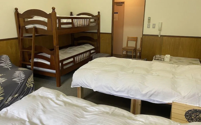 Riverside Hostel B&B – Hostel