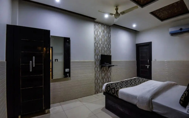 Hotel Alpine Inn by OYO
