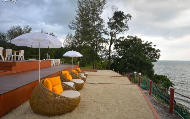 Golden Cliff Beach Resort (SHA Extra Plus)
